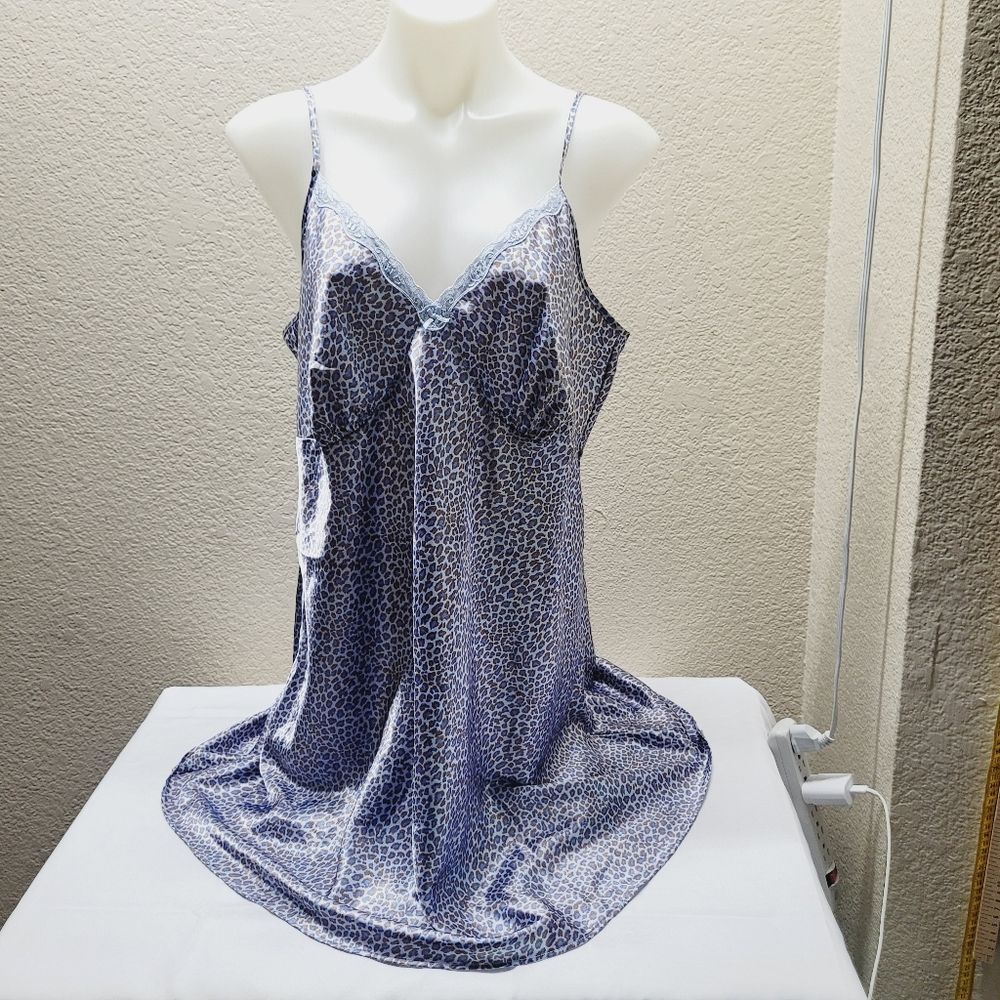 * Adonna women 1X animal print nighty blue v neckline with lace trim